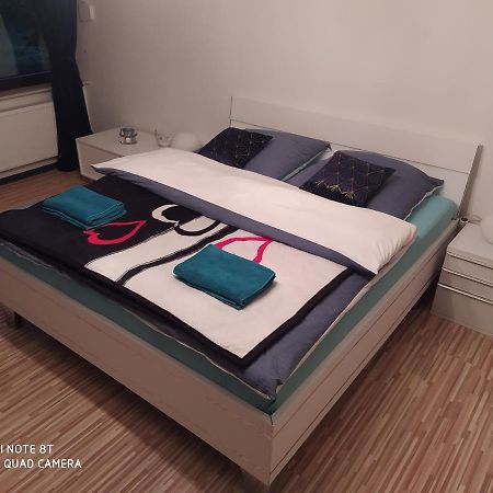 Park Villa Ferienwohnung Mit Pool Und 3 Schlafzimmer Uelzen Eksteriør billede