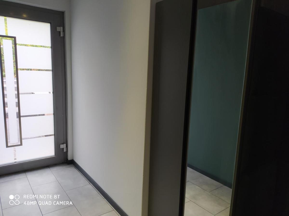 Park Villa Ferienwohnung Mit Pool Und 3 Schlafzimmer Uelzen Eksteriør billede