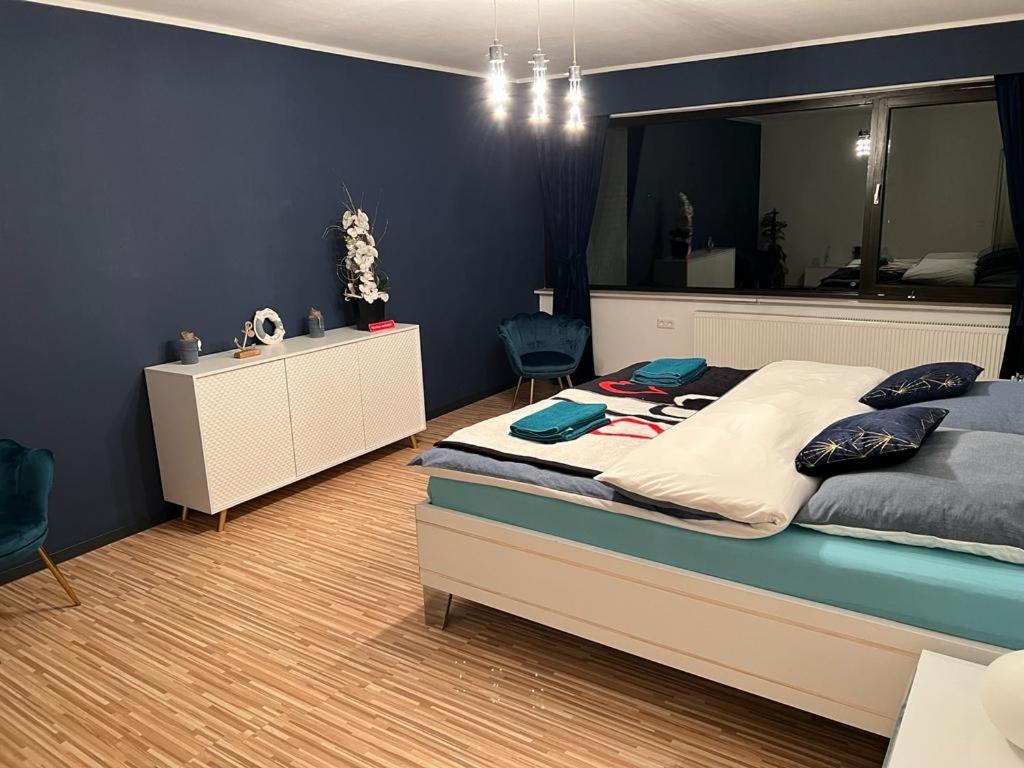 Park Villa Ferienwohnung Mit Pool Und 3 Schlafzimmer Uelzen Eksteriør billede
