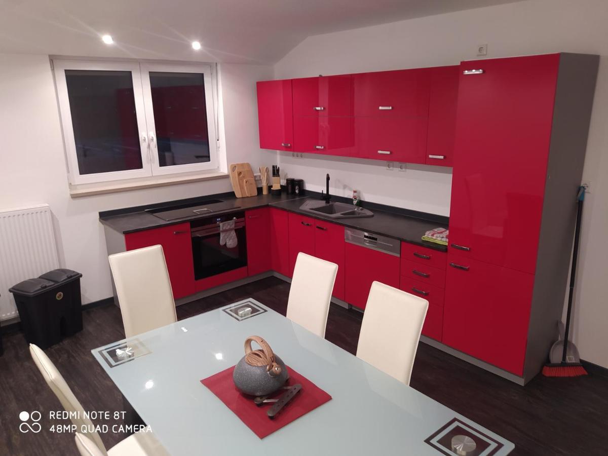 Park Villa Ferienwohnung Mit Pool Und 3 Schlafzimmer Uelzen Eksteriør billede
