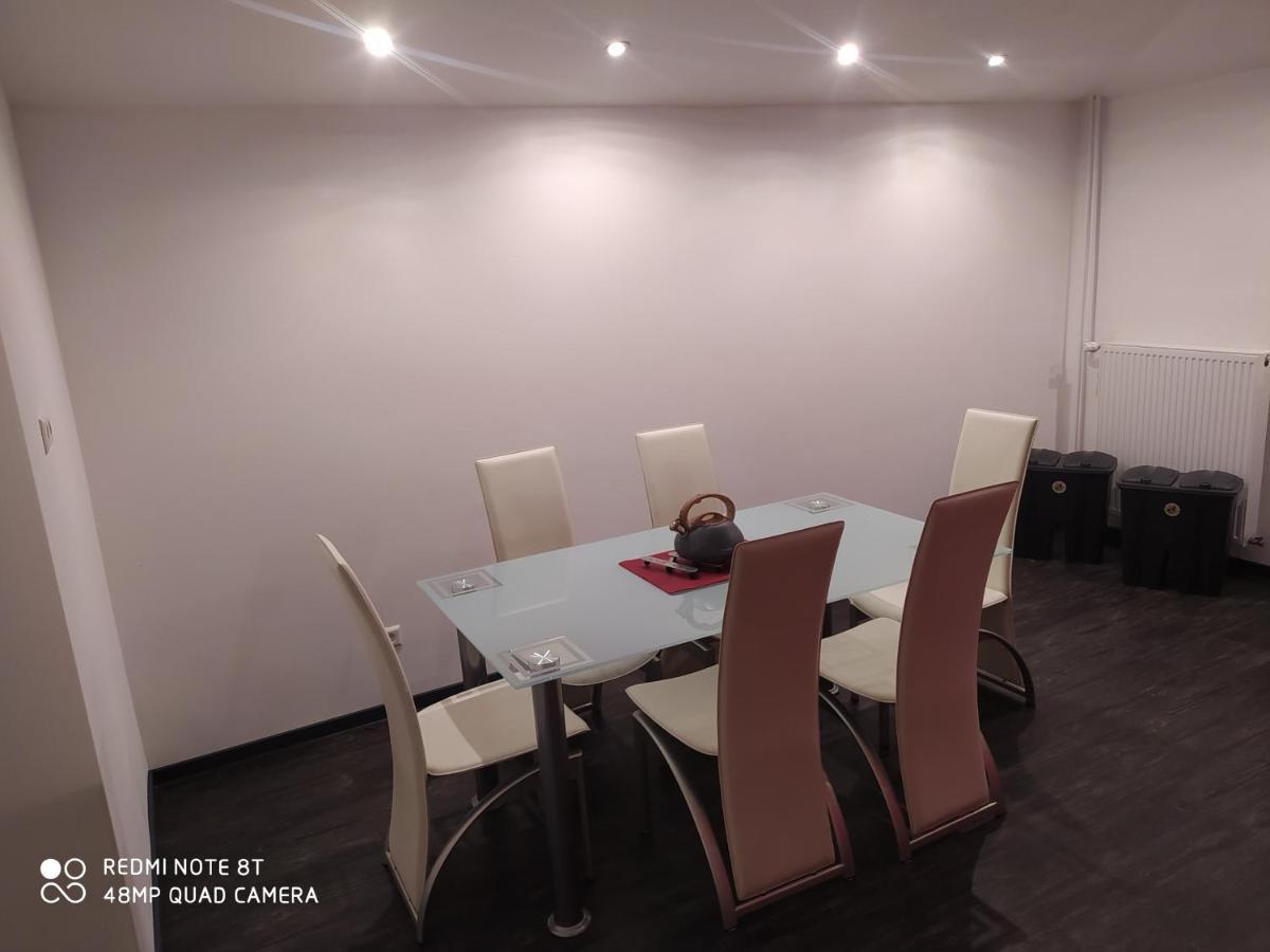 Park Villa Ferienwohnung Mit Pool Und 3 Schlafzimmer Uelzen Eksteriør billede