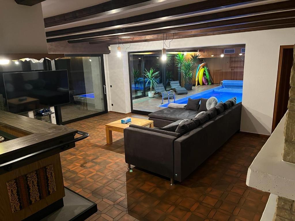 Park Villa Ferienwohnung Mit Pool Und 3 Schlafzimmer Uelzen Eksteriør billede
